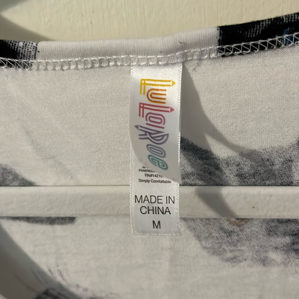 LuLaRoe Perfect T size M EUC - Picture 3 of 4